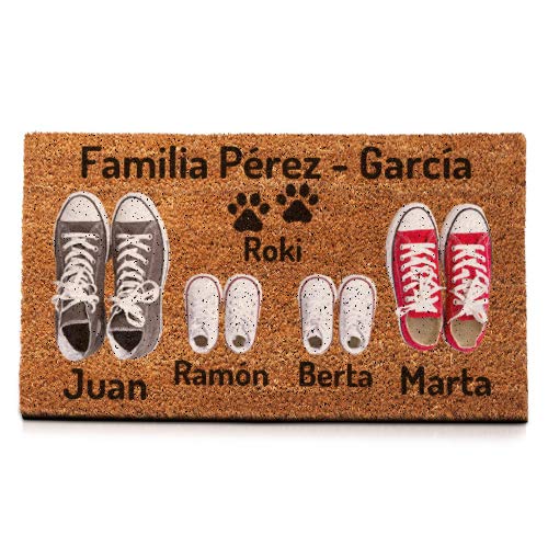 Felpudo Personalizado para la Entrada de Casa | Personaliza tu Felpudo con Toda tu Familia y vuestro Perro | 70 x 40 cm | Felpudos Originales y Divertidos en 100% Fibra de Coco | Familia de 4
