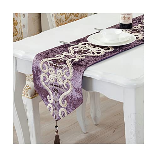 Chemin de table de Noël violet pour créer des souvenirs magiques en famille