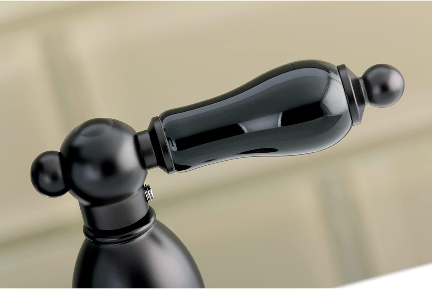 Kingston Brass KB1605PKL Duchess 4" Centerset Lavatory Faucet with Retail Pop-up, Oil Rubbed Bronze