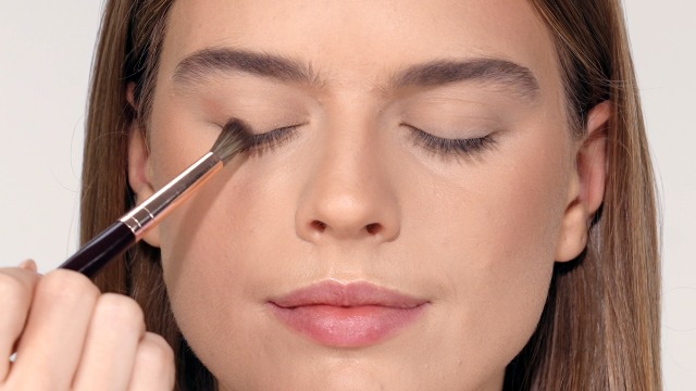 Image of Charlotte Tilbury Airbrush Flawless Finish Setting Powder - Pore-Blurring Pressed Powder for Face Makeup to Minimize Shine with a Soft-Focus Finish