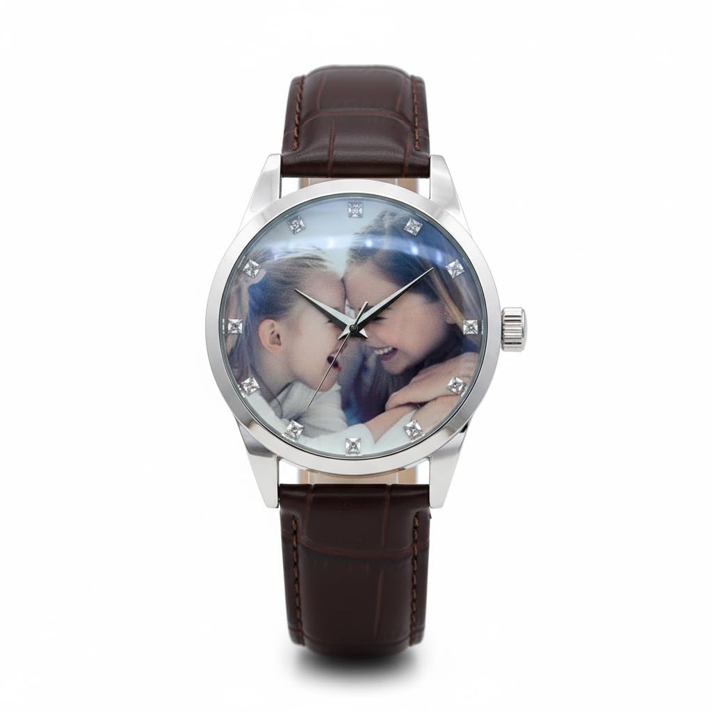Sia gli uomini che le donne possono godere di orologi da polso personalizzati. Orologi da polso con foto personalizzati. Indici quadrati a forma di diamante, ampio cinturino in pelle con motivo bambù