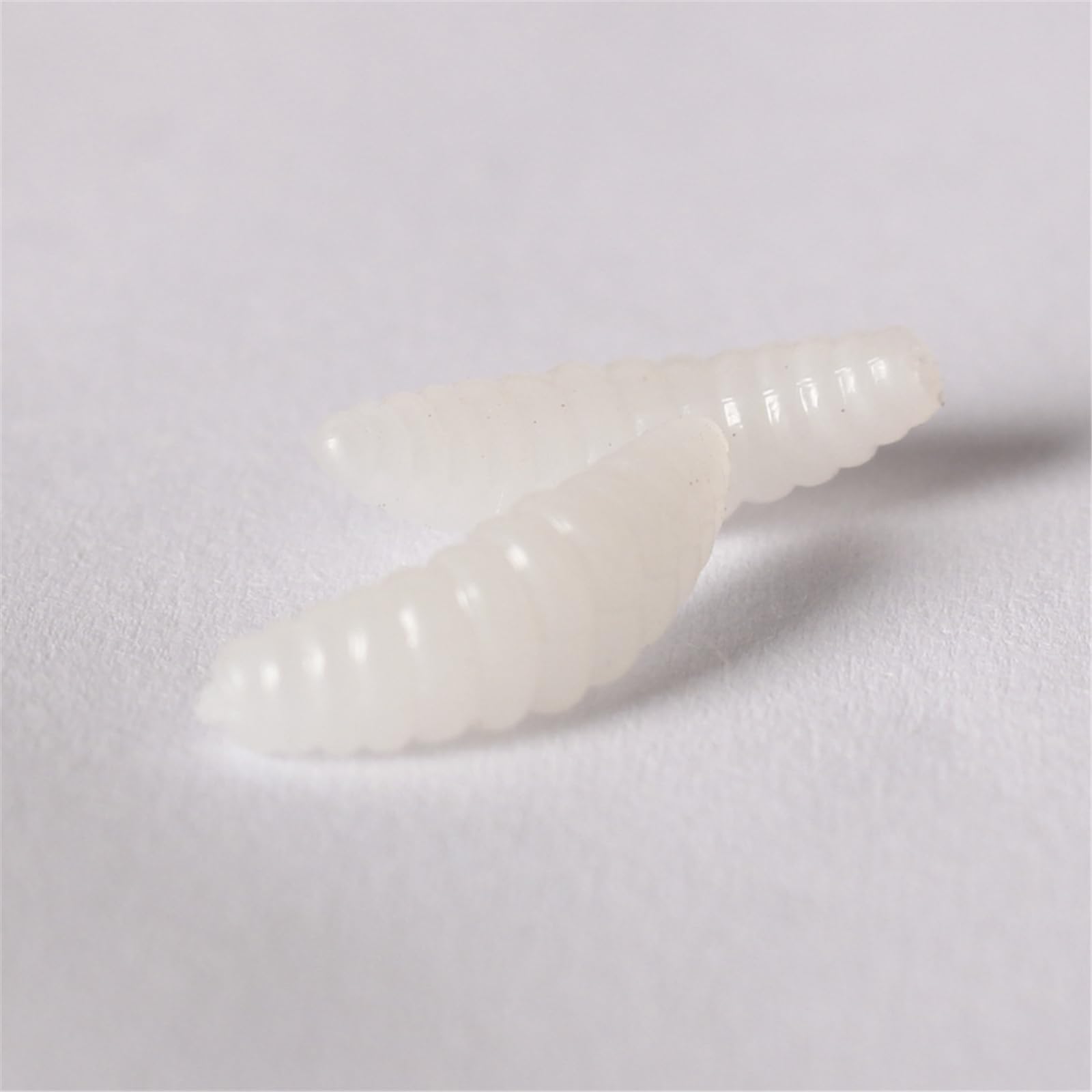 YUTNGYNG 50er Set Kunstköder Maden - Realistisch Für Süß- & Salzwasser Angeln