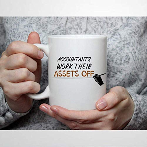 Los contadores trabajan sus activos con taza de café, taza de cerámica para la oficina y el hogar, té con leche…