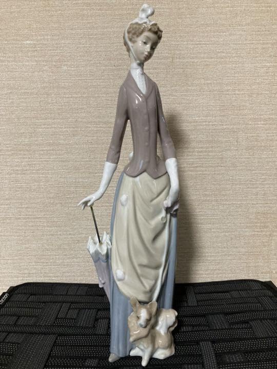 LLADRO リヤドロ陶器人形置物「犬を連れた婦人」