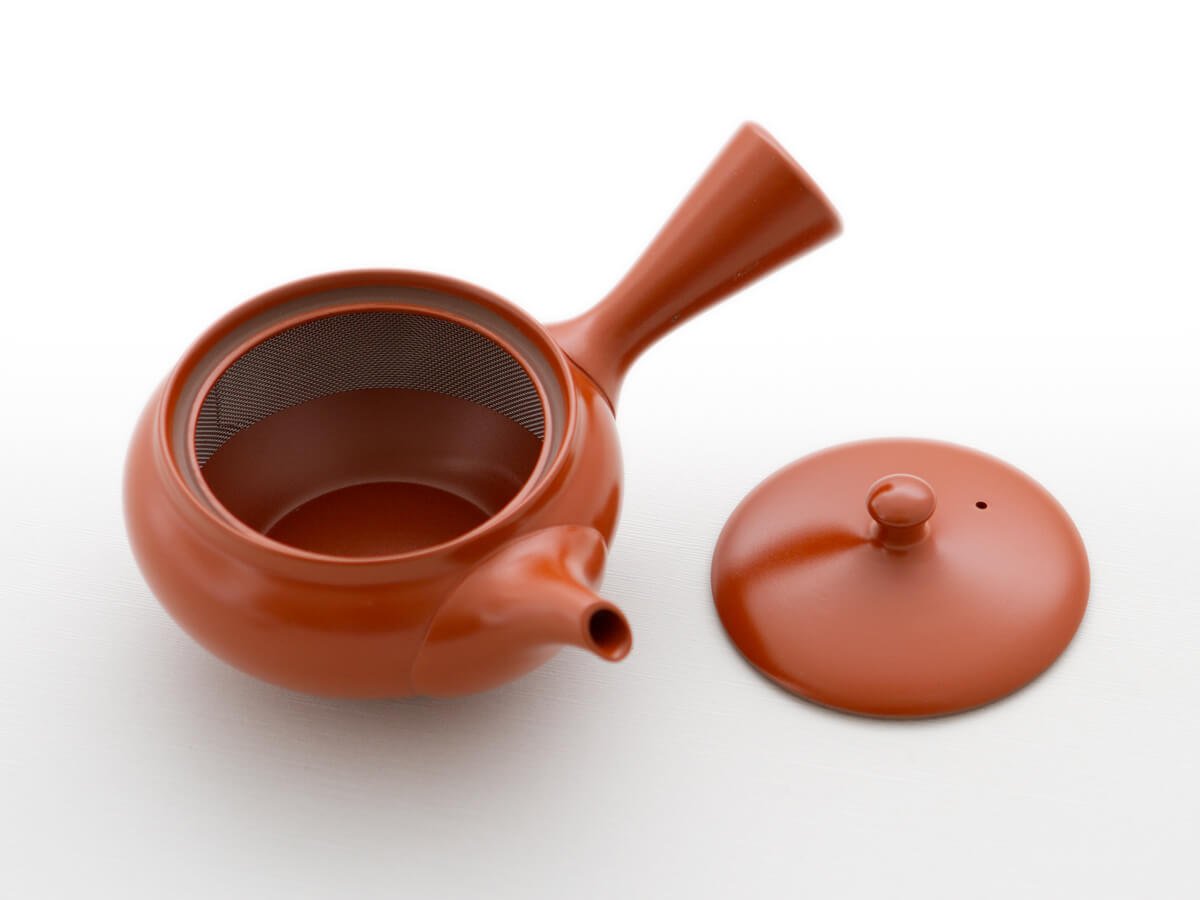 Original japanische Teekanne, Kyusu, mit 2 Becher: Shudei Kyogata. Integriertes Tee-Sieb aus Edelstahl. Echt japanisches Tee-Set aus natürlichem Tokoname-Ton in schöner Geschenk-Box…
