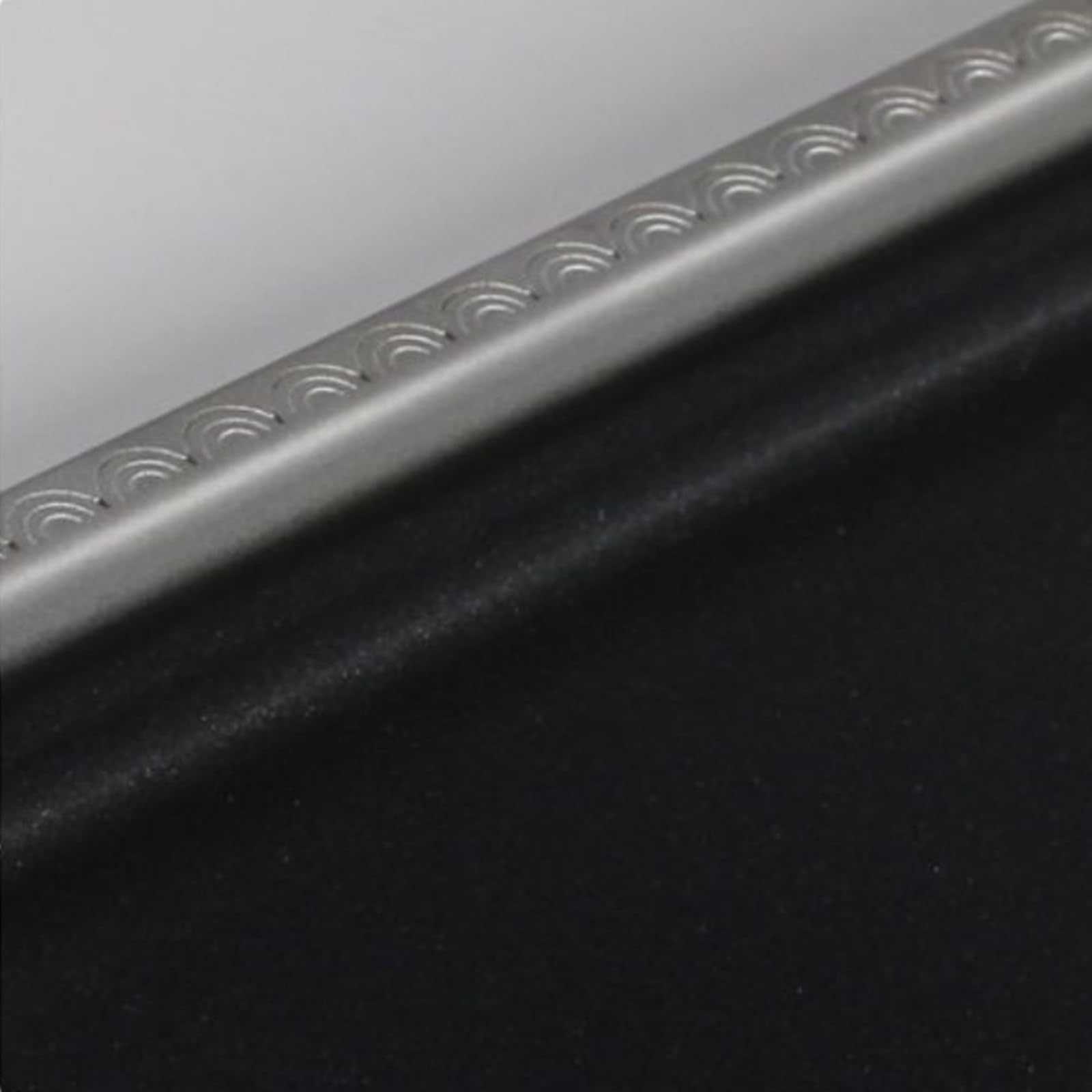 Verdickte, nicht beschichtete Backform, 60 x 40 cm, Aluminium-Legierung mit Spitzen-Design für professionelles, gleichmäßiges Backen und einfaches Herauslösen, schwarzes großes Keks-Brotblech