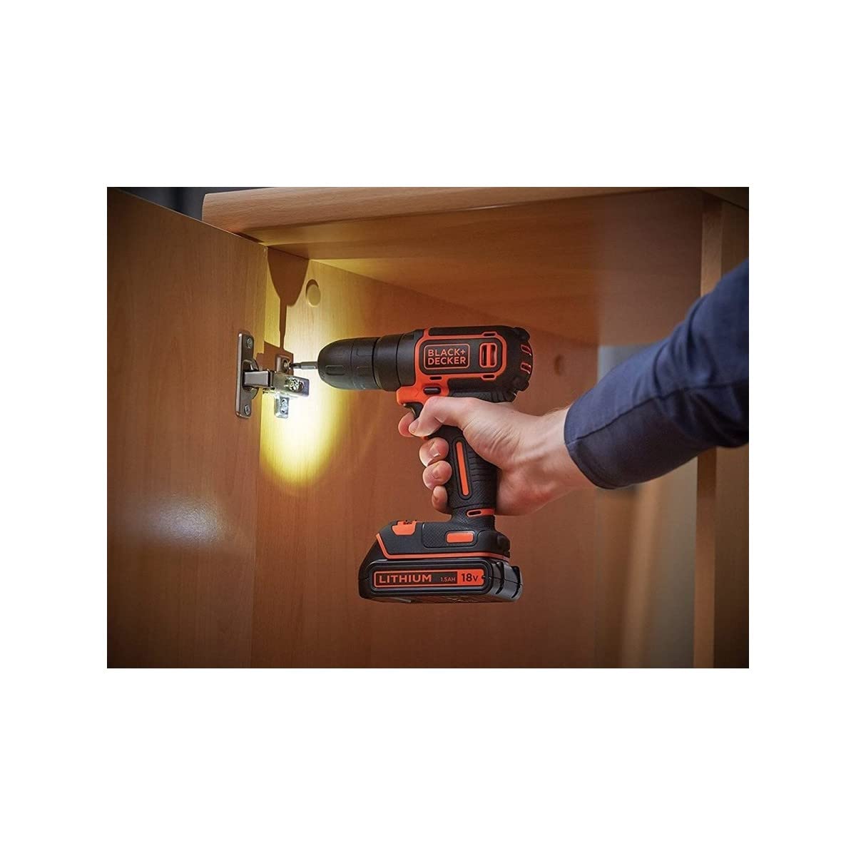 Black+Decker Akku-Bohrschrauber (18V, inkl. Li-Ion Schiebe-Akku, 1 Doppelbit, 400 mA Ladegerät im Koffer, LED-Arbeitsleuchte, Planetengetriebe, Softgriff) BDCDC18K