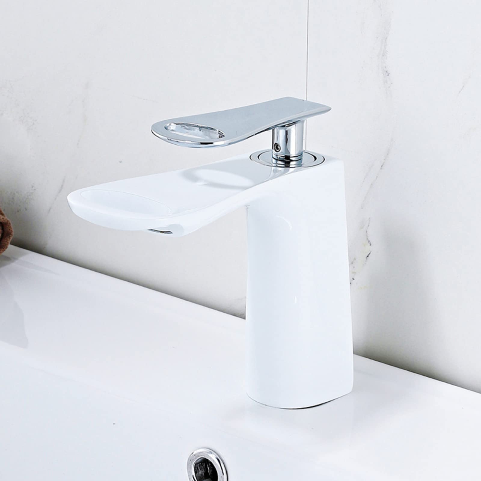 Mitigeur de lavabo de salle de bains à levier unique avec jet cascade anti-éclaboussures