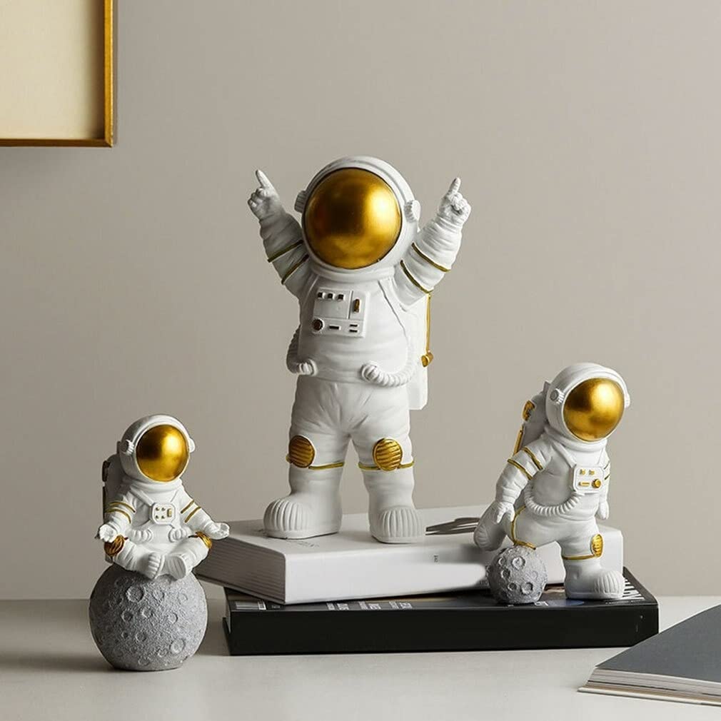 Resin Astronaut Set (3 Pcs) - Golden