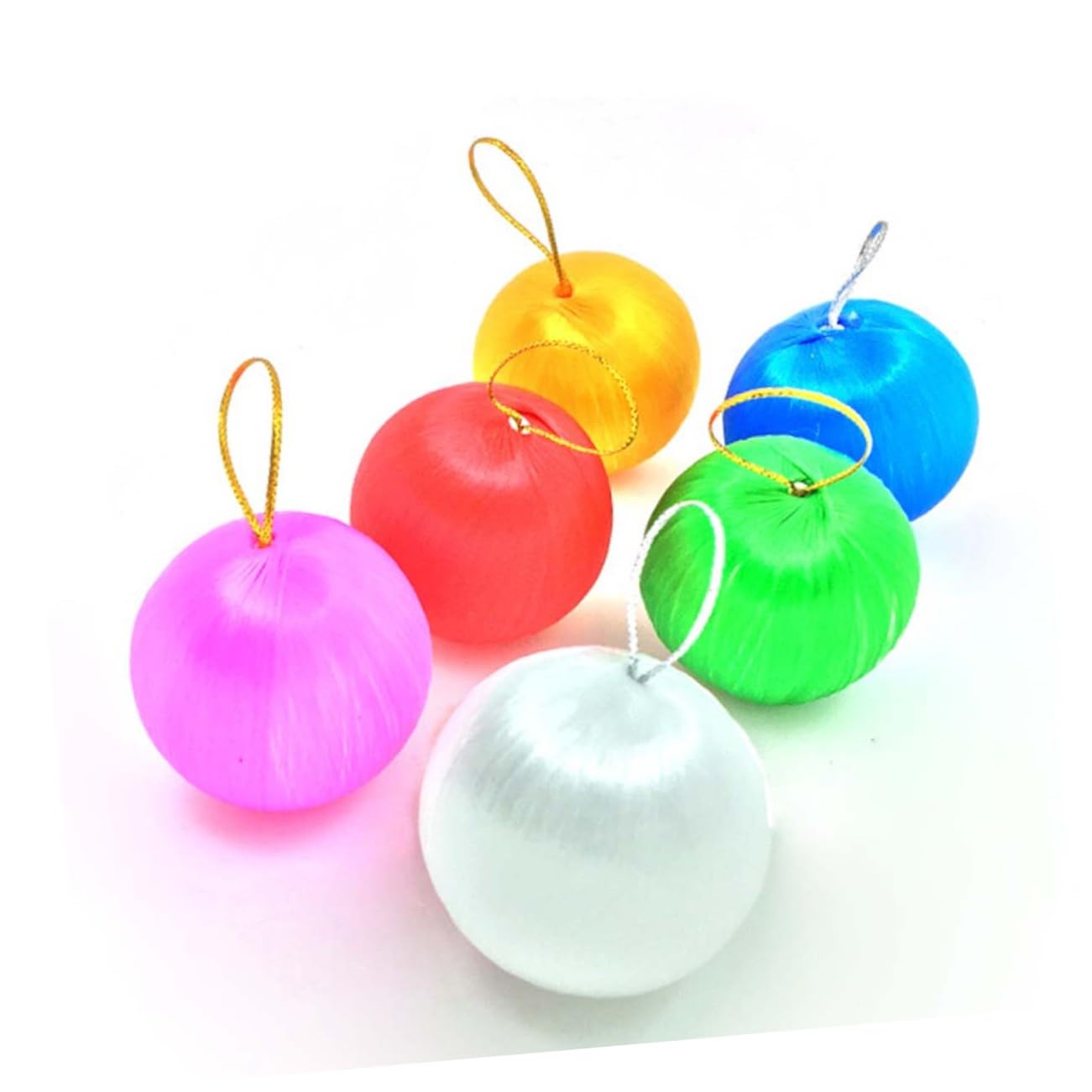 Décorations de sapin festives avec ces pendentifs boules de Noël de 5 cm colorées en lot de 6