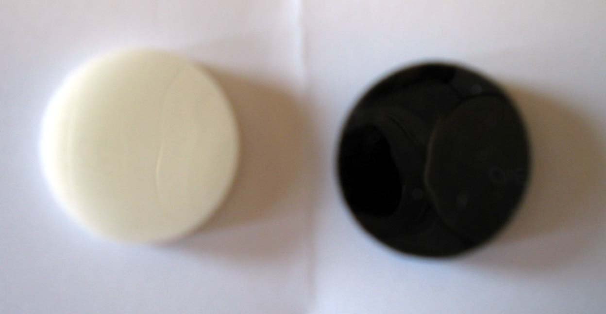 Black Foam CD-HUBS Adhesive backed - 100 CD-Hubs