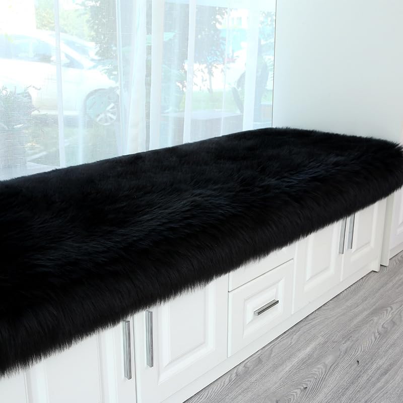 Tapis en peluche noir pour descente de lit douillette et salon moderne aux dimensions 80x200 cm