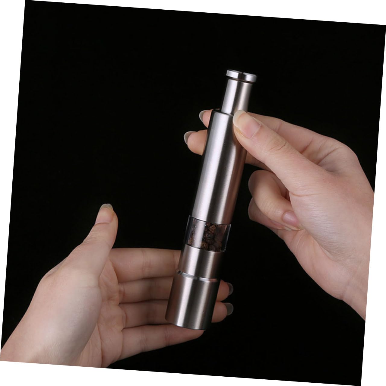 Handmühle für Schwarzen Pfeffer aus Edelstahl, Fein Mahlend, Silber | 1 Stück, für Kreuzkümmel und Weitere Lebensmittel Geeignet, Kompakt für Küche und Tisch