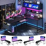 Bureau de jeu magique en forme de L : le bureau de jeu est livré avec une vitrine, un panneau perforé, 2 bandes LED, une prise de courant, un plateau pour clavier, 3 crochets en S, un tiroir en tissu, un sac de rangement, un clapier supérieur et un support CPU. Le bureau de jeu peut contenir 2 ordinateurs de bureau et 1 ordinateur portable. Ce bureau de jeu magique et tout-en-un combine fonctionnalité et affichage, parfait pour les petites pièces pour créer un excellent espace de jeu.