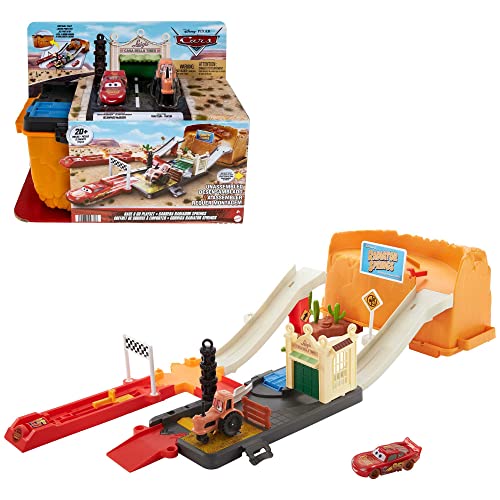 Disney Pixar Cars Conjunto de Juego Race & Go - Caja con 20+ Accesorios - Incluye Coche Rayo McQueen y Tractor - Regalo para Niños de 4+ Años, HND02