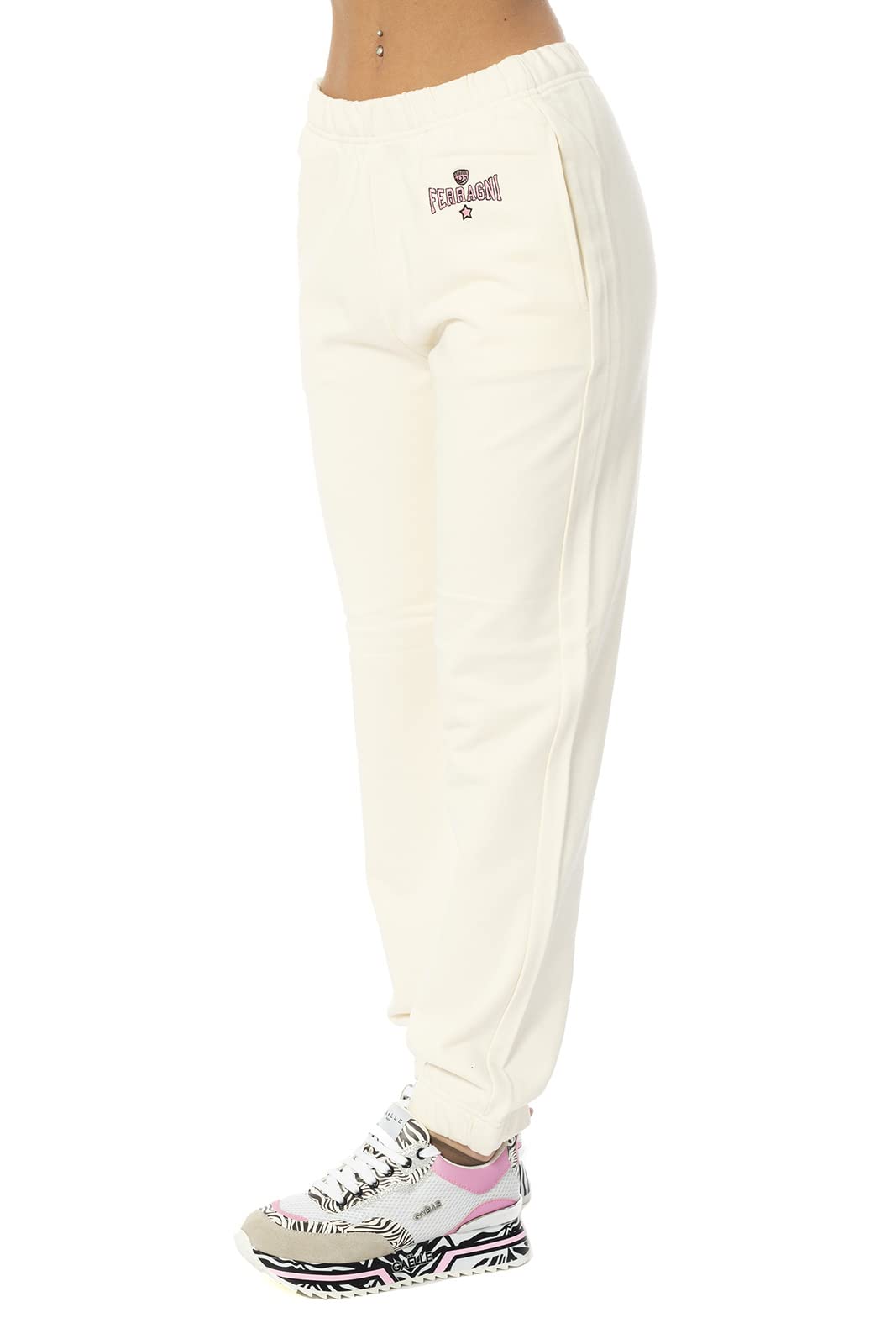 Chiara Ferragni Pantalone Jogger in Cotone Panna con Due Tasche e Logo Ferragni Rosa Ricamato nella Parte Anteriore. Beige Panna