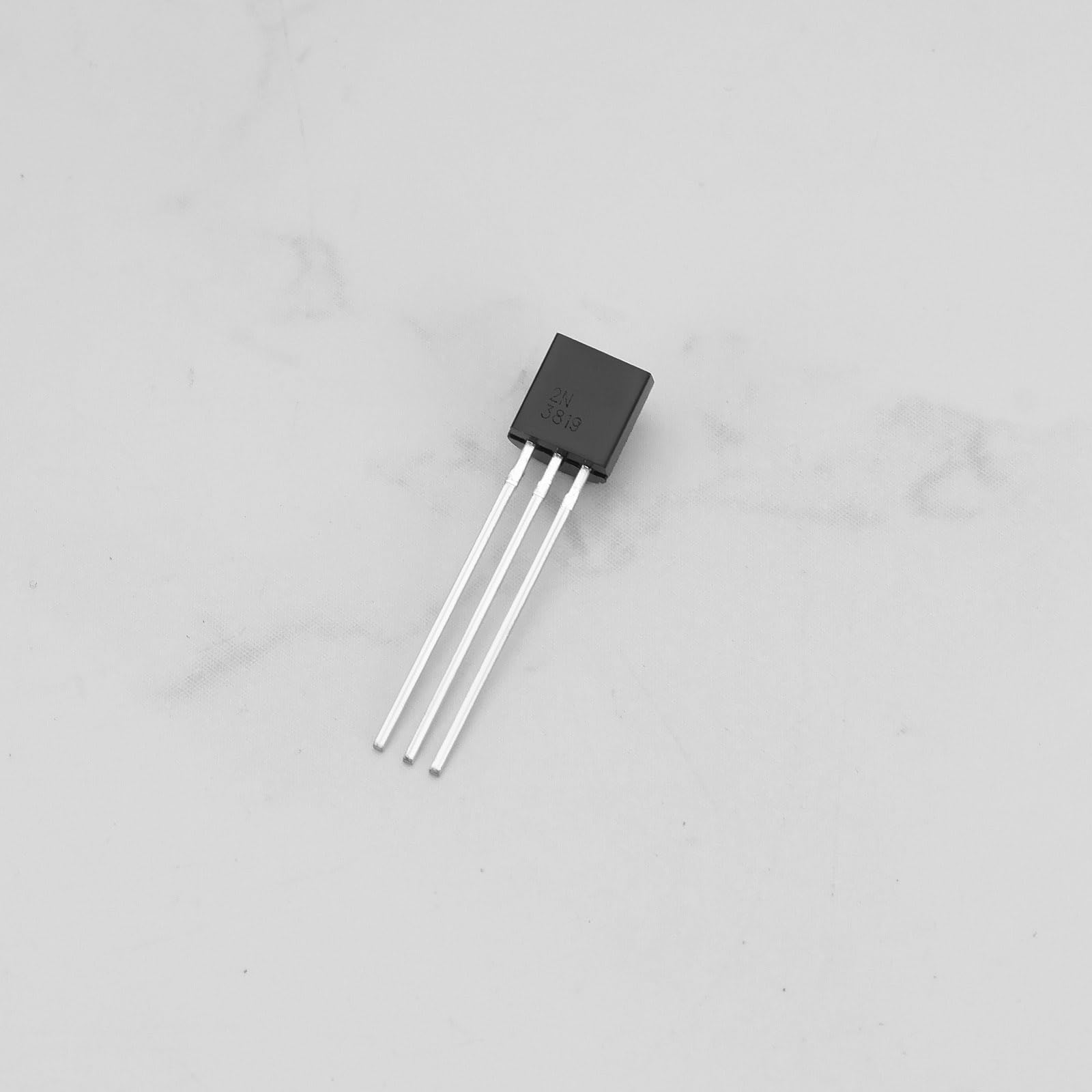 ECSiNG 10 Pezzi Transistor J-FET A Canale N DC 25 V 100 MA 2N3819 Transistor J-FET TO-92 Transistor FET Per Applicazioni Di Mixer Audio Basate Su RF