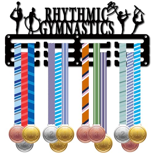 PORTA MEDAGLIA DI GINNASTICA: Il design di questo porta medaglie è schema di ginnasti ritmici, mostrando vividamente le posture aggraziate degli atleti sul campo. Il tuo successo merita di essere mostrato in un posto speciale. Abbiamo progettato questo porta medaglie per te in modo che tu possa mostrare con orgoglio le tue medaglie, mostra a tutti quanto sei bravo, e ricordati quanto sei grande.