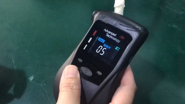 iBACheck Éthylomètre Portable avec capteur Semi-conducteur, électronique numérique Éthylotestavec Brise-vitre, Alcootest avec 4 unités prédéfinies et 10 mémoires