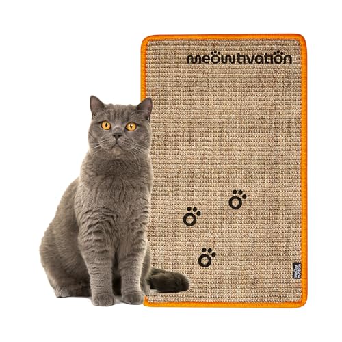 Tapis griffoir pour Chats – Tapis en sisal Naturel, résistant et Multifonction, avec Motif Empreintes, Accessoire Robuste et décoratif (Orange, 50 x 30 cm)