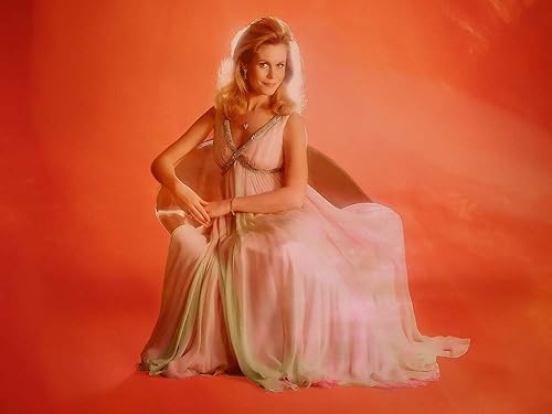 Posterazzi DAP17638 Elizabeth Montgomery - Vestido transparente rosa con fondo naranja impresión fotográfica 10 x 8 pulgadas multicolor