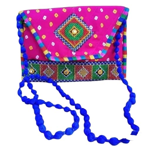 Pochette ethnique fait main rose à pompons bleus pour un style bohème unique