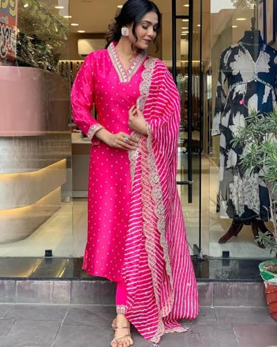 Image of Yashika Women's Silk Blend Table Print Kurta Pant Set with Mal Cotton Digital Print Dupatta and Embroidery Work Suitable for Every Indian Occasion
