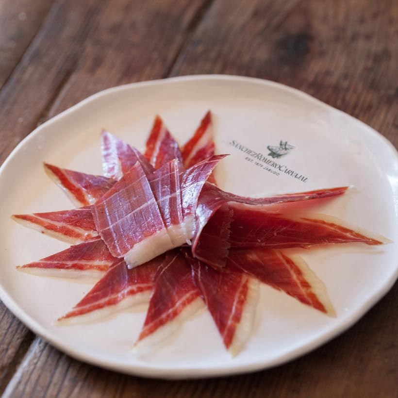 Cesta Navidad Paleta de bellota 100% ibérica Sánchez Romero Carvajal Pata negra 4,5-5 kgs Paletilla de jamon + Chorizo y Salchichón de bellota ibérico + Jabuguitos