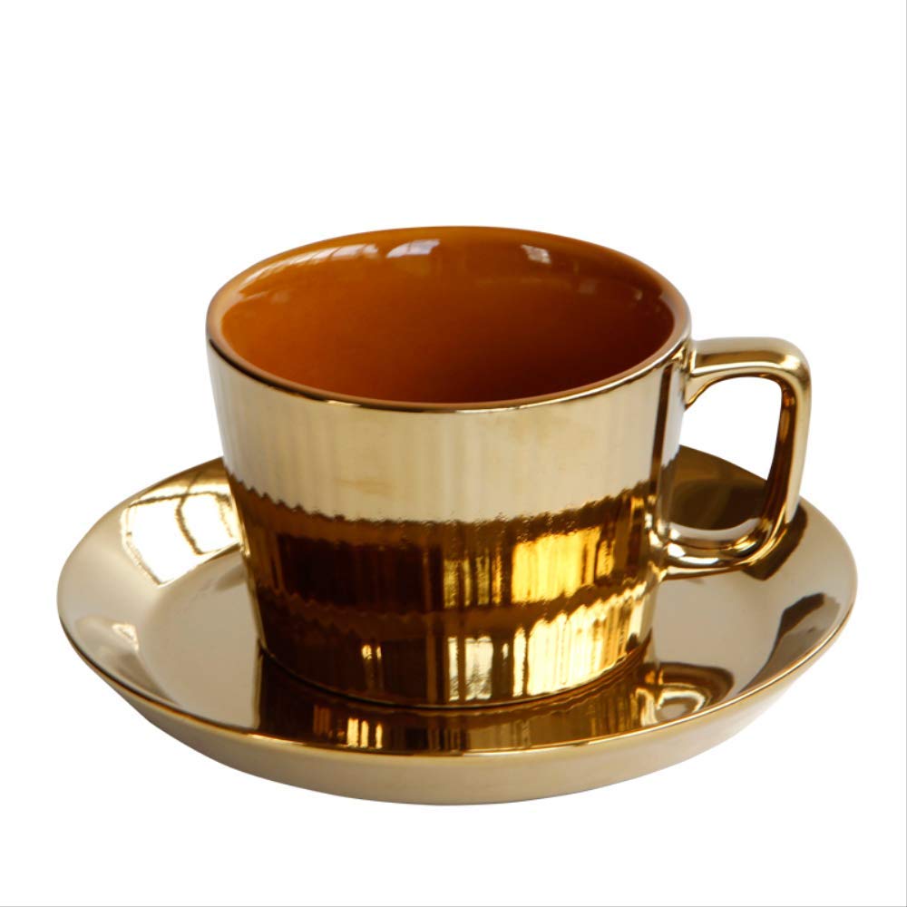 Tasse à café plaqué or et sa soucoupe en céramique fine pour un service de thé luxueux