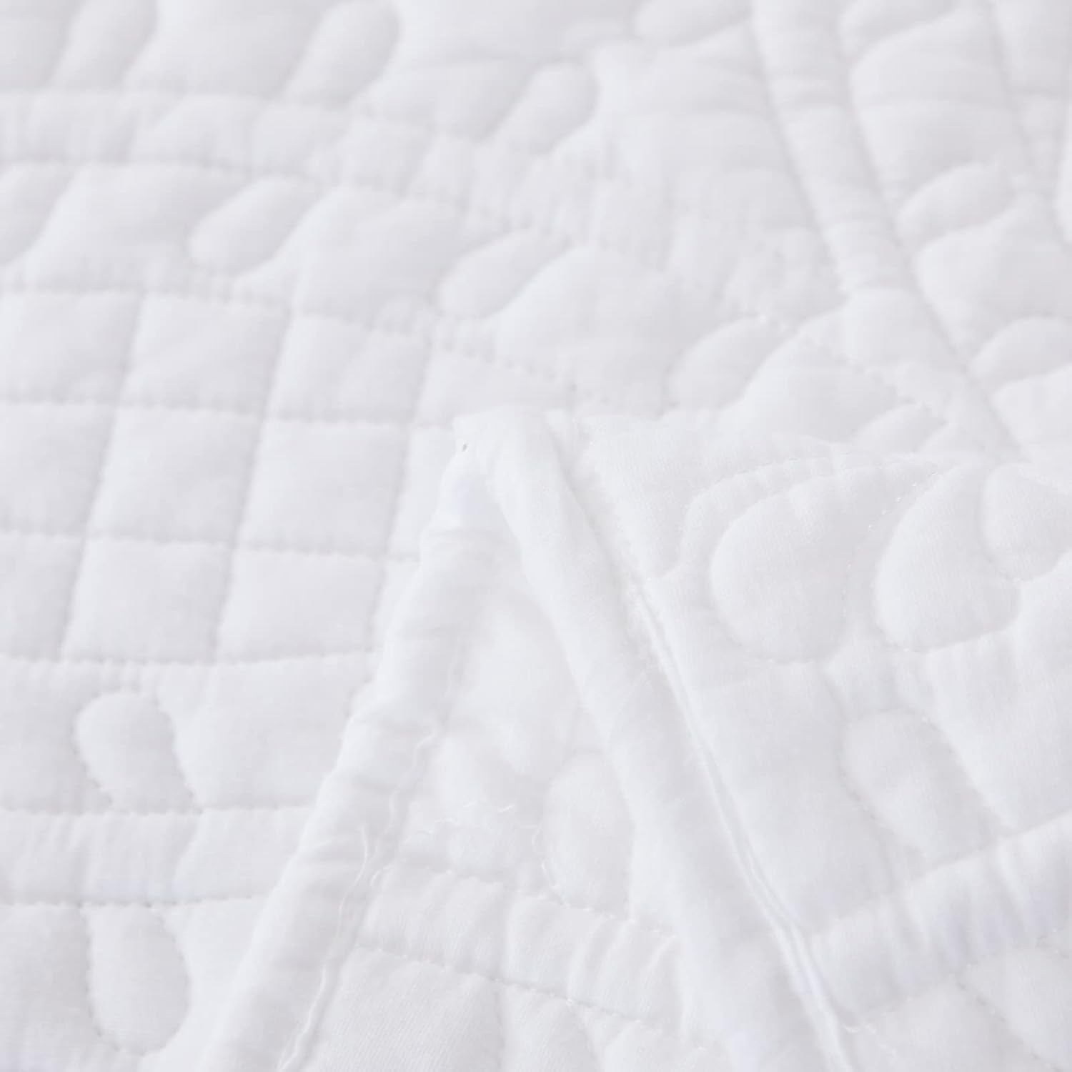 Brandream White Quilt Set King Size Cotton Quilt Set Luxury Matelasse Coverlet Elegant Clover Quilted Comforter Set 3-Piece