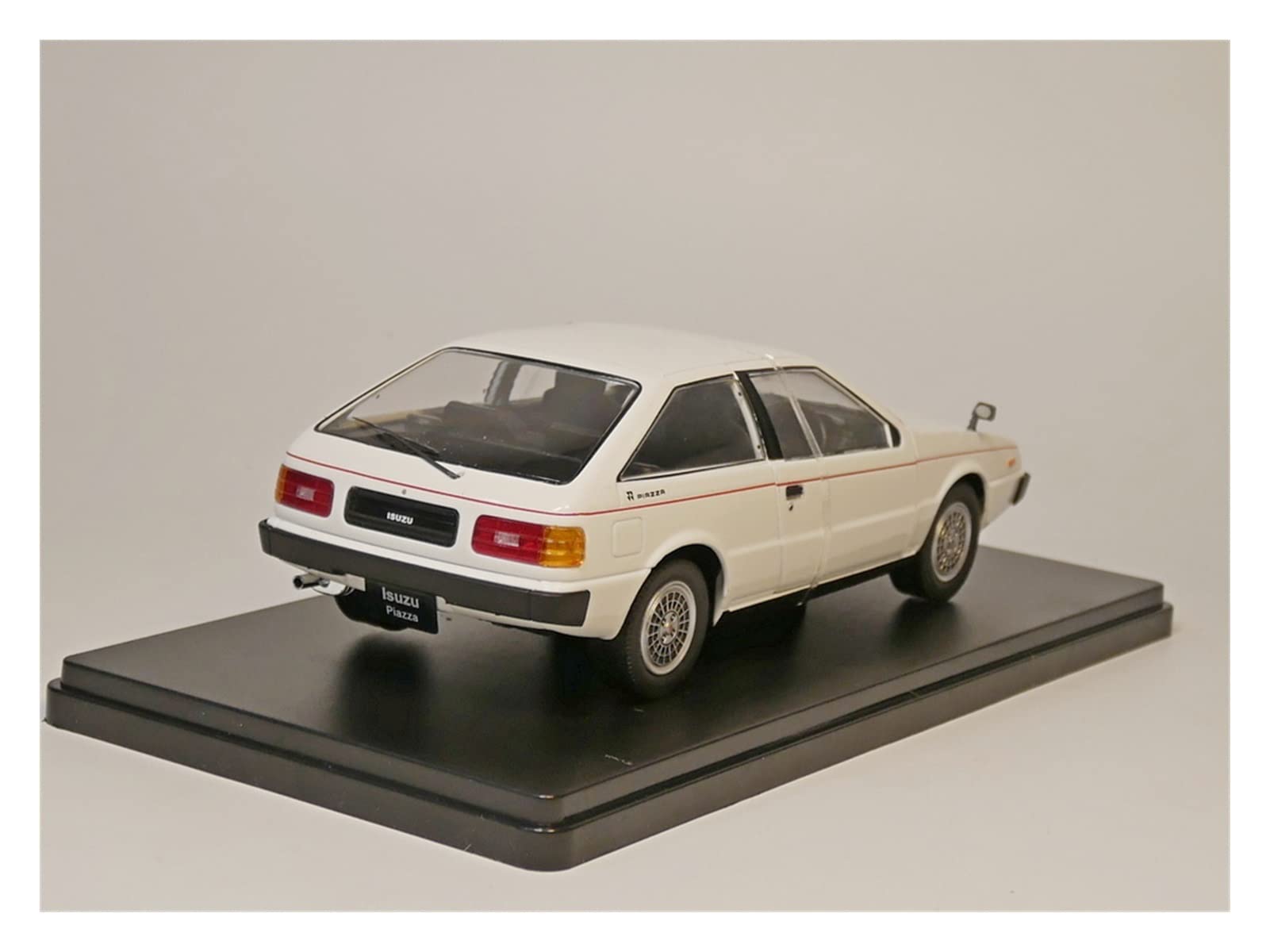 Amazon | ミニカー スケールモデルカー 1/24いすゞピアッツァ