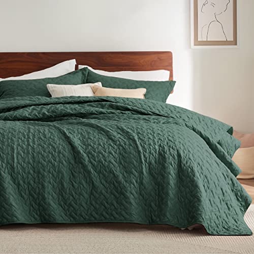 Image of Bedsure Quilts Queen Size - Lightweight Bedspreads Queen Size with Basket Weave Pattern, Soft Quilt Bedding Set, Dark Green Comforter Set Coverlet for All Seasons with 2 Pillow Shams (90 inch x 96 inch)