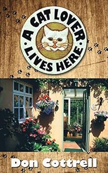 Paperback A Cat Lover Lives Here Book