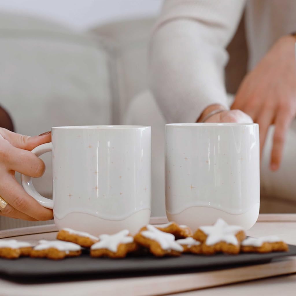 like. by Villeroy & Boch Winter Glow Becher mit Henkel 6er Set, 350 ml, Weihnachtlicher Kaffeebecher mit Effektglasur und Sternchen-Dekor, Premium Porzellan, Beige
