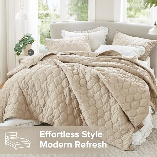 Comfort Spaces Queen Quilt Set Modern Reversible Ogee Coverlet Queen Bedding Set Cozy Quilted Winter Layer, All Season Lightweight Soft Queen Size Quilt, Kienna, Full/Queen Beige 3 Piece