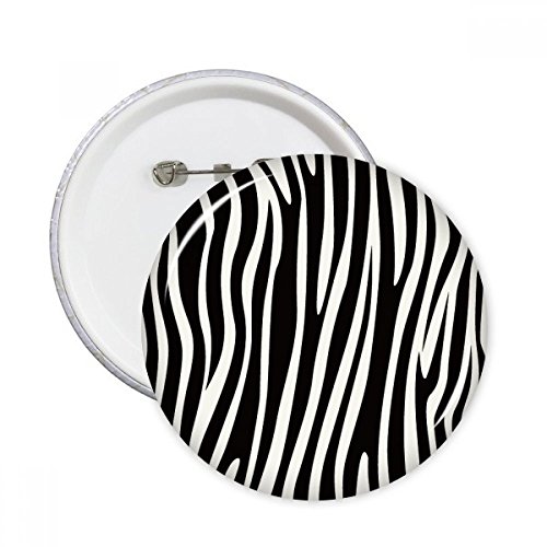 Badge rond XXL motif veines pour rompre la monotonie des vêtements unis noirs