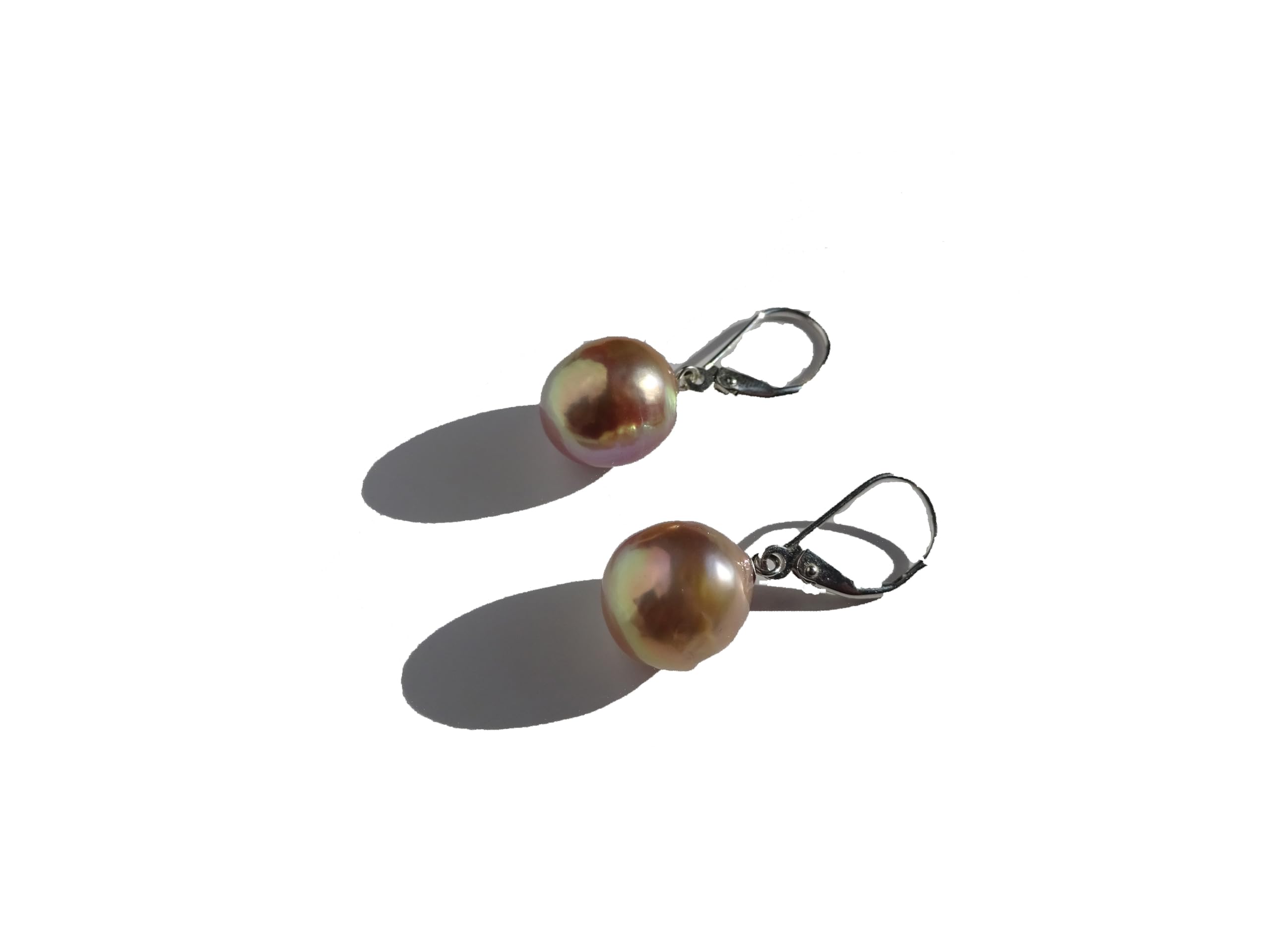 Grosse perle de culture d'eau douce boucles d'oreilles dormeuses lavande reflet vert