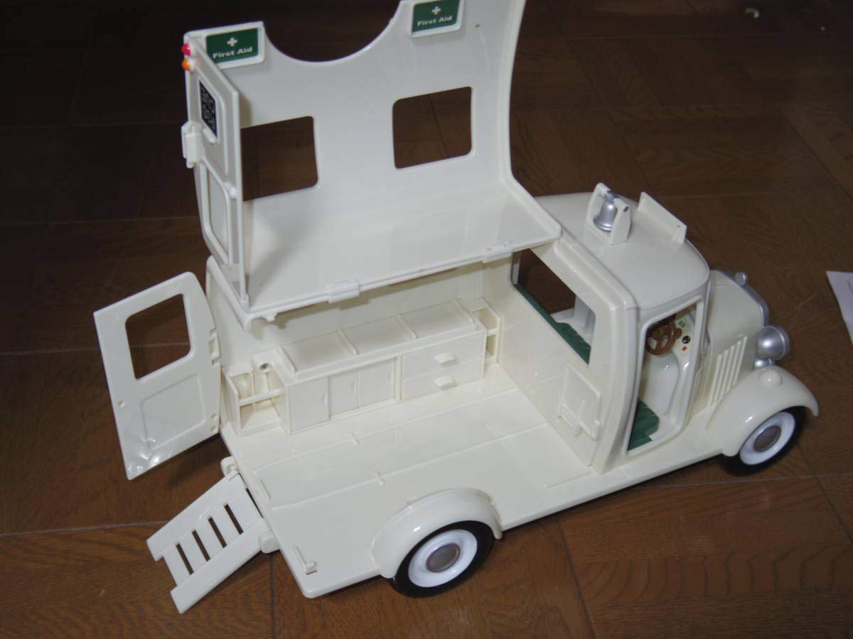 Amazon.co.jp: UK版 シルバニアファミリー 救急車 救急救命士 看護師