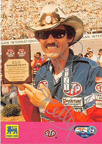 Autograph Warehouse 527301 Richard Petty Autographed Trading Card - Auto Racing NASCAR Hall of Fame 1992 Food Lion No.54