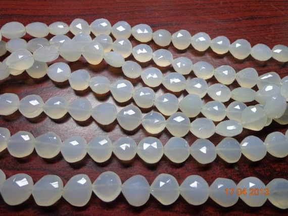 Calcédoine blanche en perles cœurs pour créer vos bijoux de mariage bohème