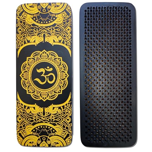 Sadhu Board Nagelbrett aus dunklem Mangoholz mit goldenen Highlights 100% Handgemacht 3 Größen: 10 mm 12 mm und 15 mm Yogapraxis löst Verspannungen (Om gold/schwarz 12mm)