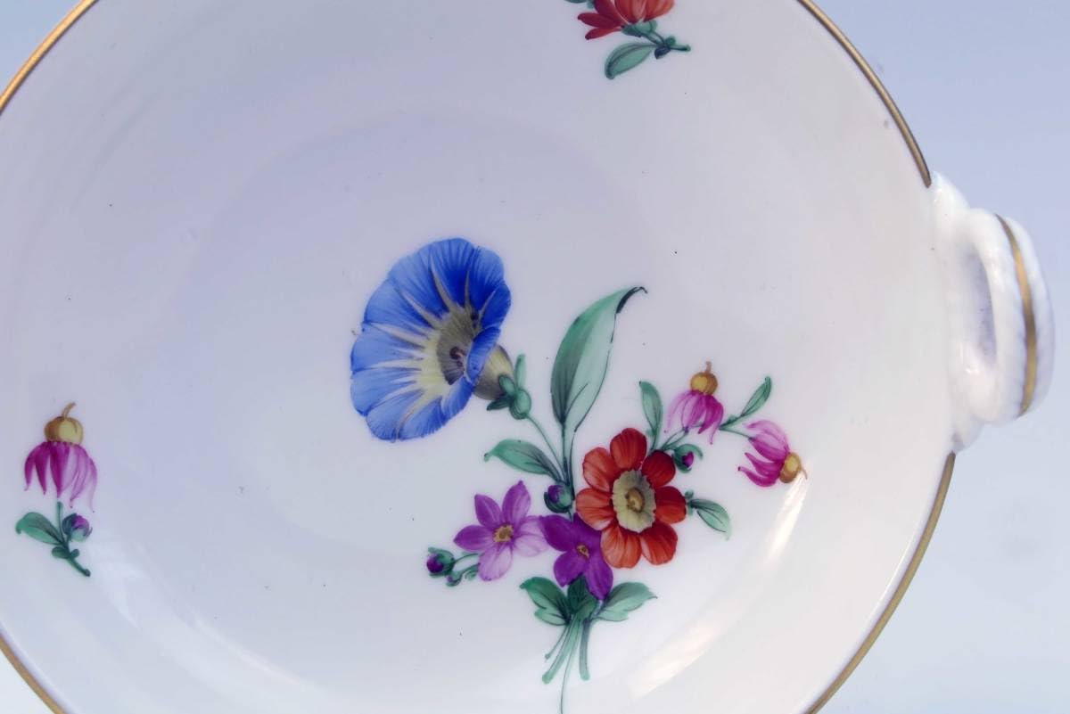 KPM 装飾的ハンドル付き皿 Amazon.co.jp: KPM 豪華・花 絵 皿 ＝ 2 ハンドル (1級品