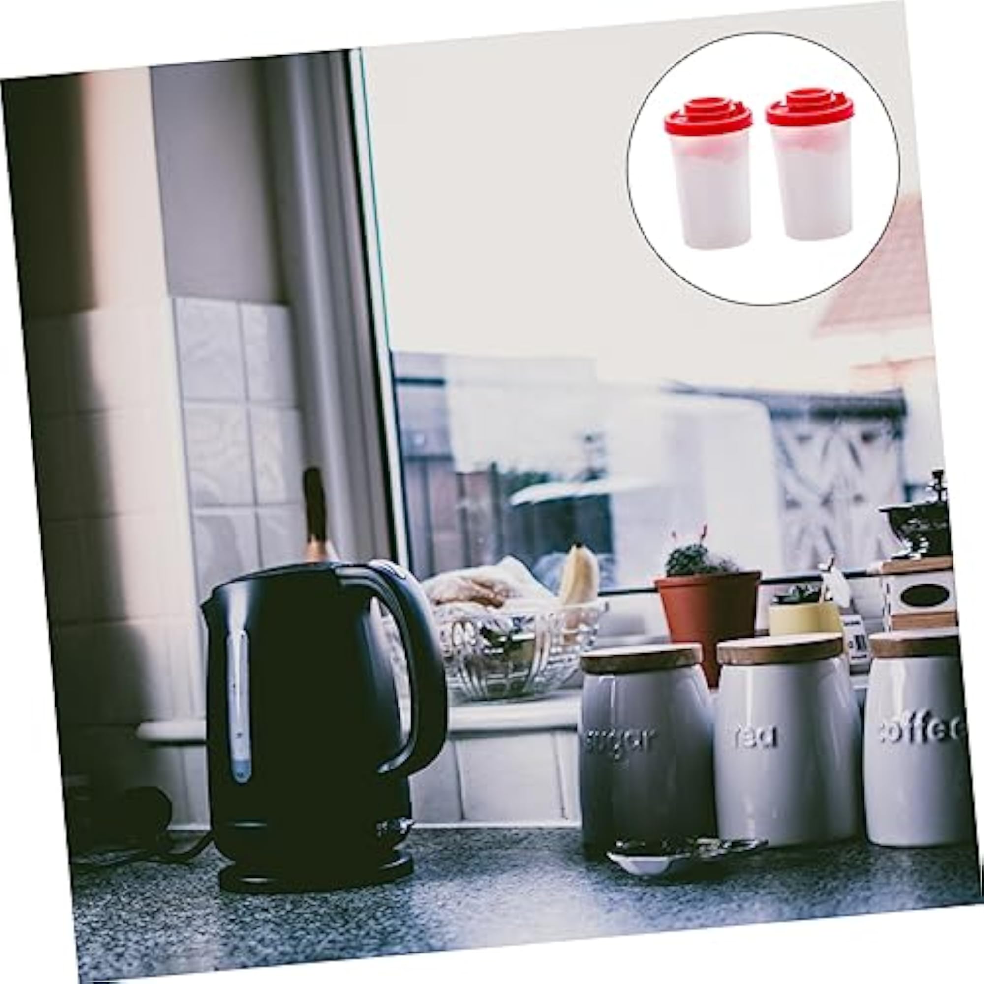 Set of 2 Portable Pepper Shakers for Kitchen Storage