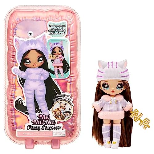 Na! Na! Na! Surprise Fuzzy Serie 1 - Catie Cat - Muñeca de moda articulable 18 cm - Inspirada en una vaca, cuerpo flocado, gorro, gafas, traje y zapatos - Juguete para niños y niñas mayores de 4 años
