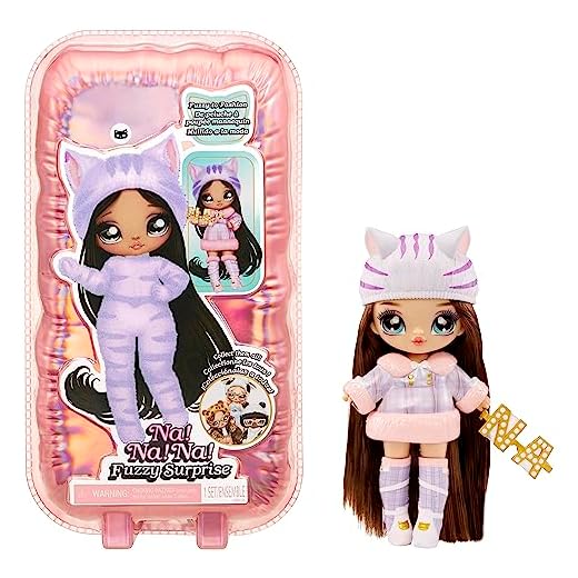 Na! Na! Na! Surprise Fuzzy Serie 1 - Catie Cat - Muñeca de moda articulable 18 cm - Inspirada en una vaca, cuerpo flocado, gorro, gafas, traje y zapatos - Juguete para niños y niñas mayores de 4 años