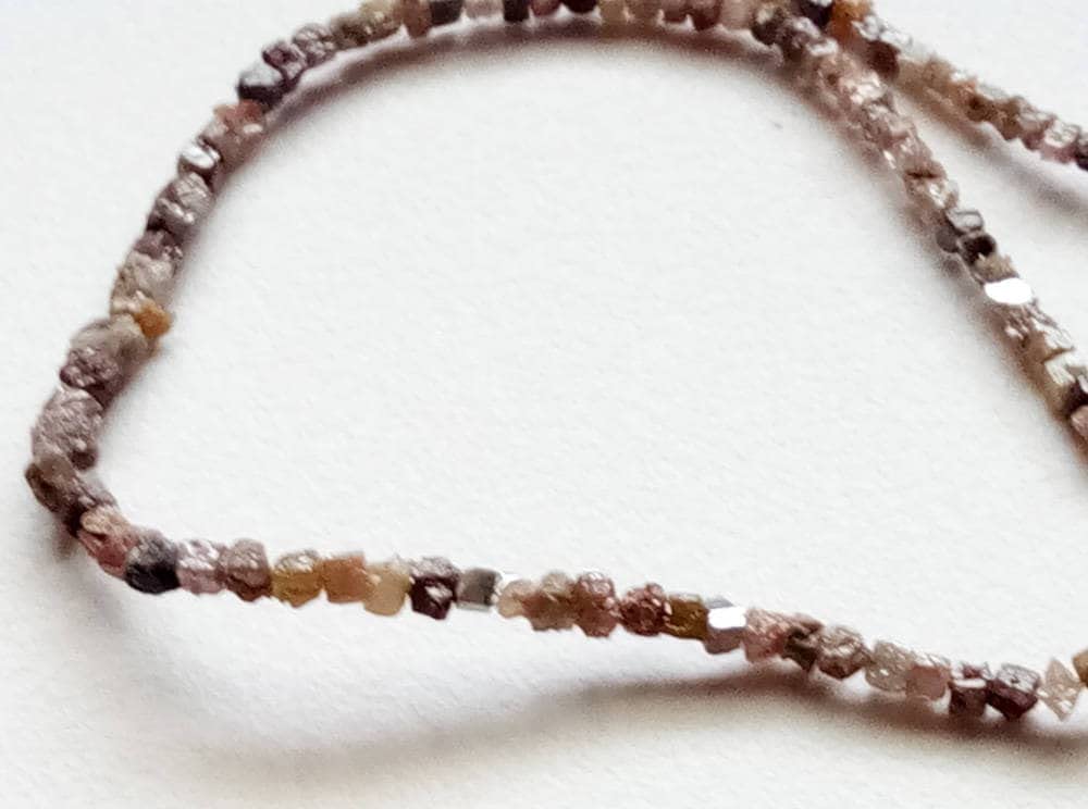 2-3 mm brązowe diamentowe szorstkie koraliki w kształcie kostki, brązowy wywiercony nieoszlifowany diament, surowy diament, nieoszlifowane diamentowe koraliki do biżuterii
