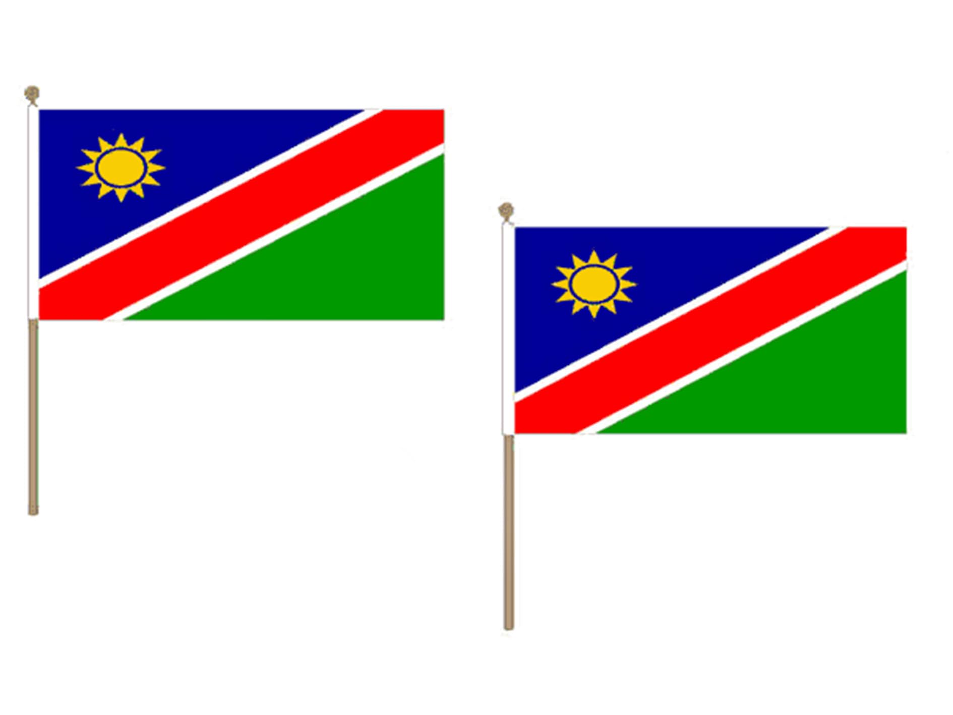 Drapeau Namibie 45x30cm avec hampe en bois lot de 10 pièces