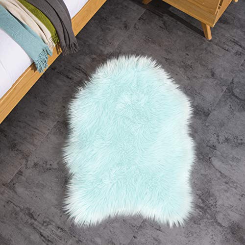 Teppich Wölkchen Lammfell Kunst-Fell-Teppich | Hochflor Deko Schaffell als Flauschiger Bett-Vorleger oder Läufer für Schlafzimmer, Wohnzimmer oder Kinderzimmer | Mint Grün - 55x80cm