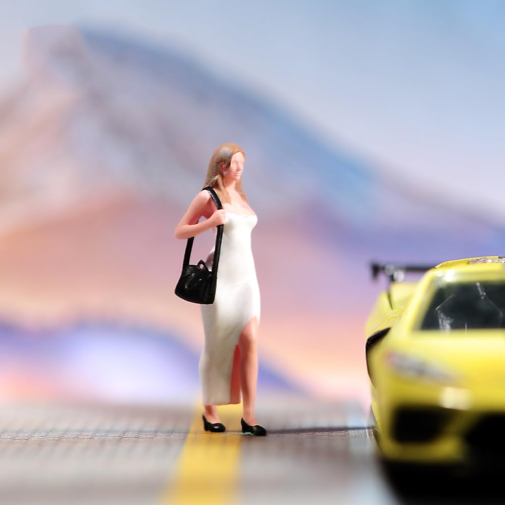 Figurine 1/18 Manon VROOM - Résine Non Peinte - Pour Diorama Miniatures