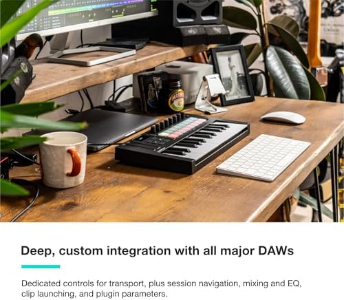 Bild 2 - Novation Launchkey Mini 25 [MK4] – Tragbares USB/MIDI-Controller-Keyboard mit 25 Minitasten und DAW-Integration. Akkord- und Skalenmodi, Drum-Pads und Arpeggiator. Inkl. Music Creation Software-Bundle